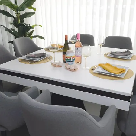 Ruhiges Modernes Haus Parkplatz Wlan Whirlpool 阿威罗