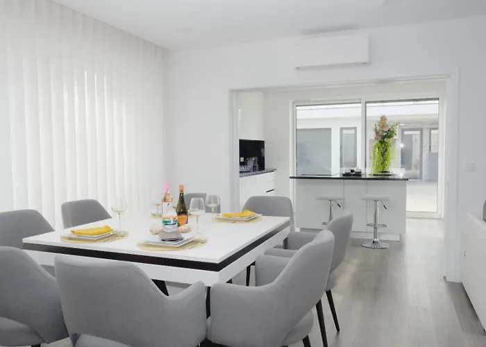 Semesterbostad Ruhiges Modernes Haus Parkplatz Wlan Whirlpool *