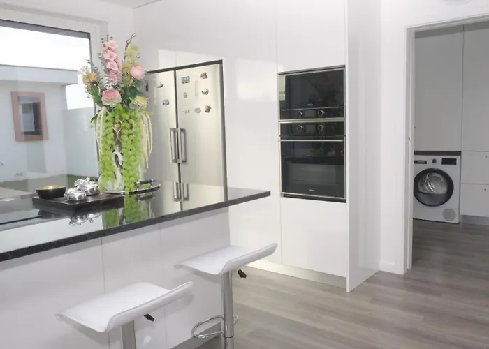 Semesterbostad Ruhiges Modernes Haus Parkplatz Wlan Whirlpool *