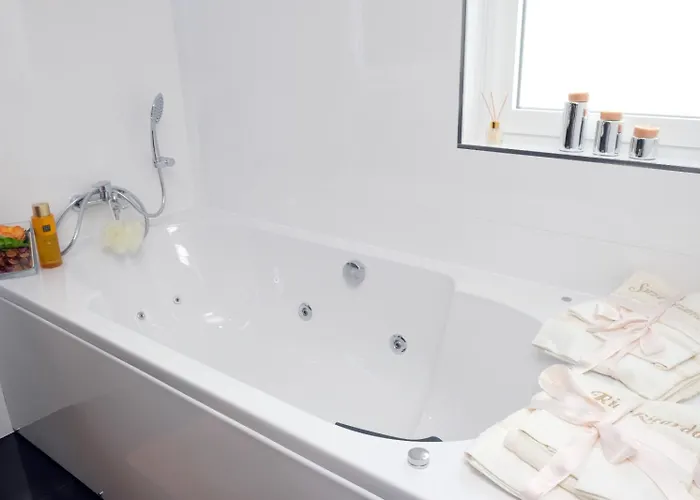 Semesterbostad Ruhiges Modernes Haus Parkplatz Wlan Whirlpool