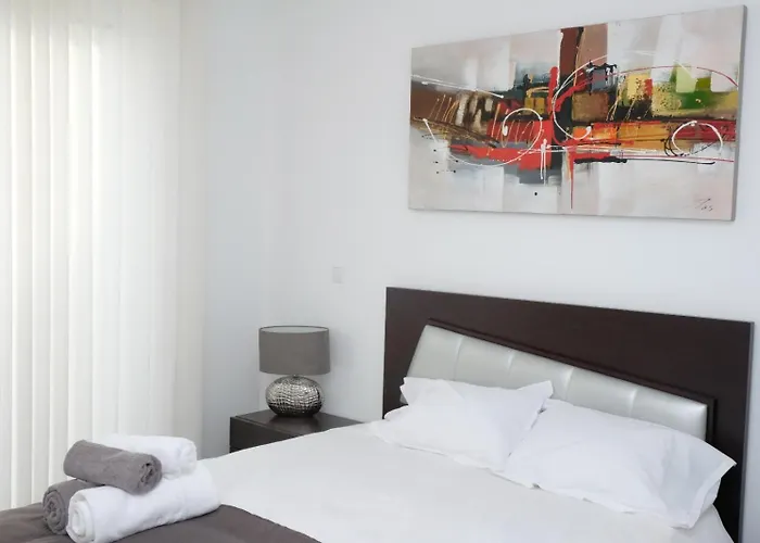 Semesterbostad Ruhiges Modernes Haus Parkplatz Wlan Whirlpool *